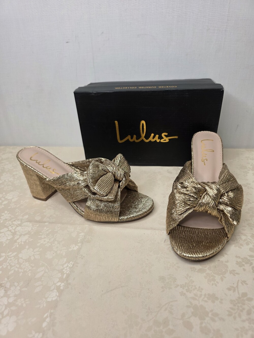 Lulus Dorothea Gold Knotted Pleated Block Heel Slide Sandal Mules Size 7.5 Box